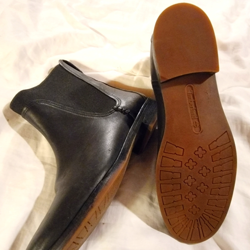 EUC Timberland | Black Leather Chelsea Boots